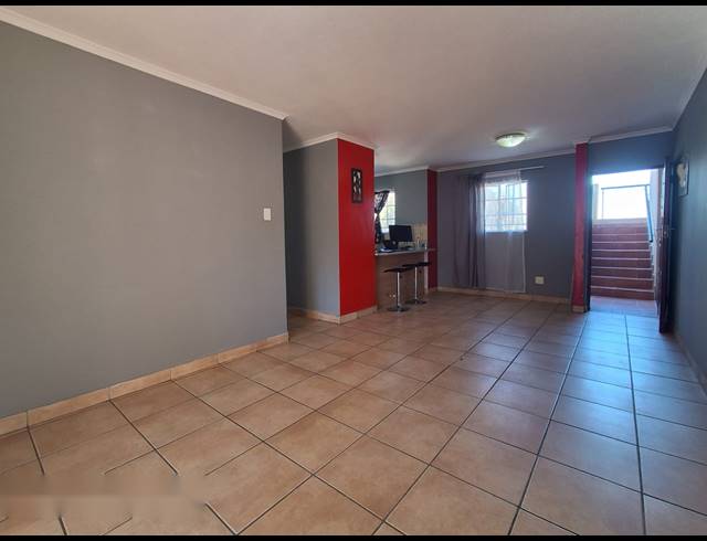 2 BEDROOM TOWNHOUSE FOR SALE IN CASTLEVIEW
